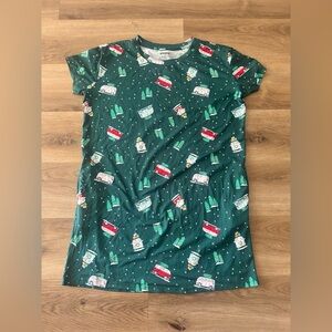 Joyspun Women’s Holiday Sleep Shirt Green S/M – Like New